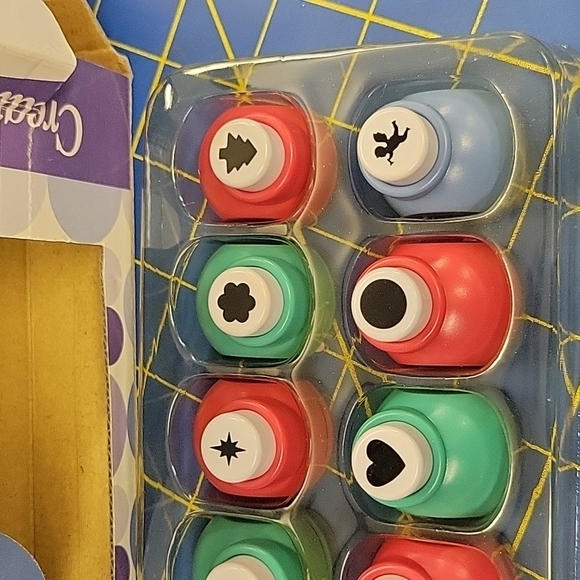 Creative Works 10 piece Punch Set New In Box - Picture 3 of 3